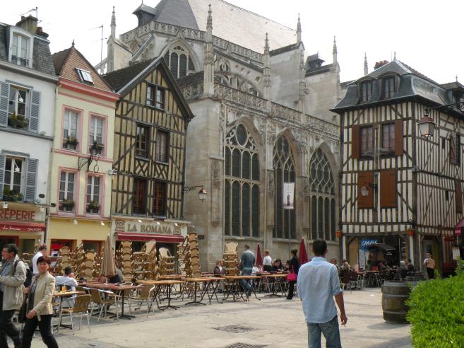  Eglise et maisons à pans de bois